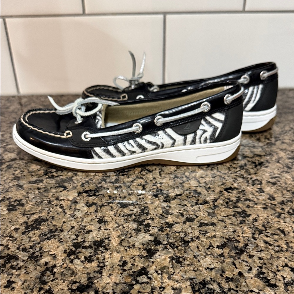 Women’s Sperry Angelfish‎ Zebra Sequin Boat Shoes Size 6.5